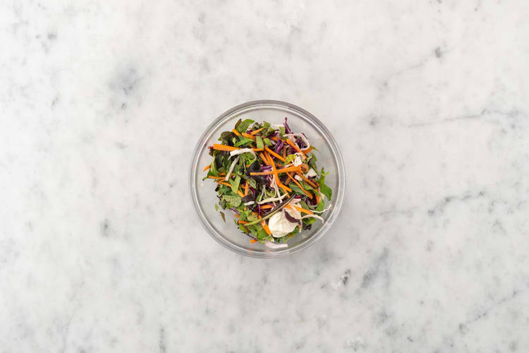 Faire le coleslaw