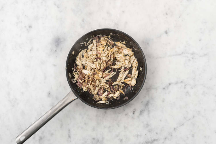 Cuire le poulet effiloché