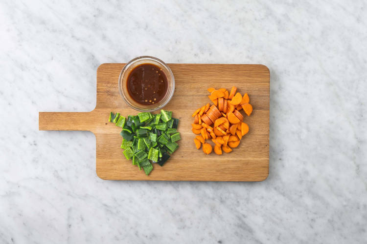 Préparer et mélanger la sauce pour sautés