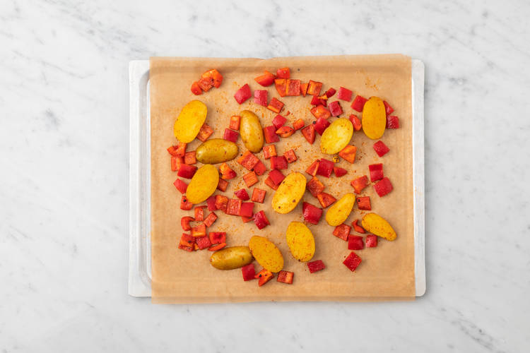 Rôtir les pommes de terre et les poivrons