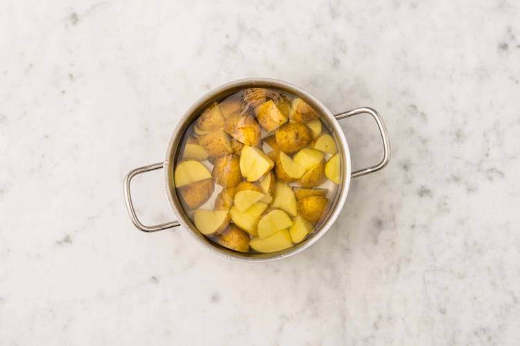 Cuece las patatas