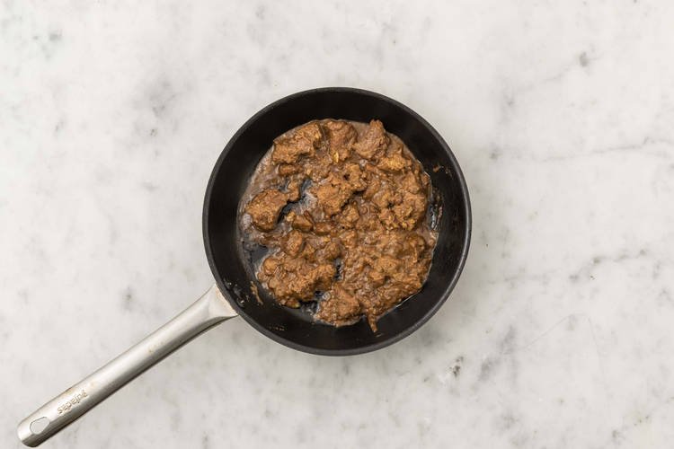 Rendang bereiden