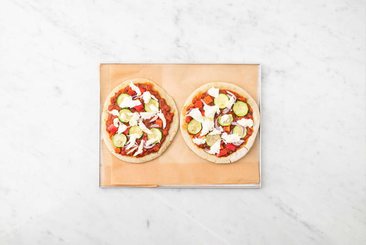Prepara y hornea la pizza