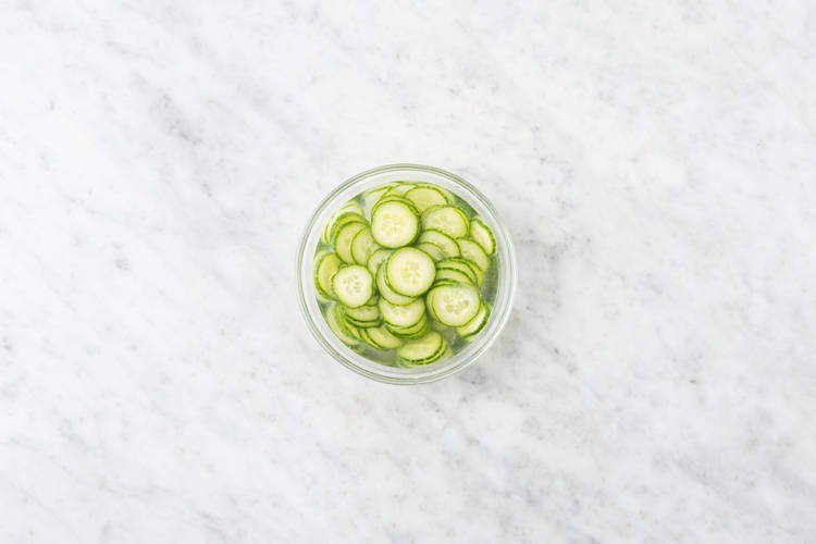 Komkommersalade maken