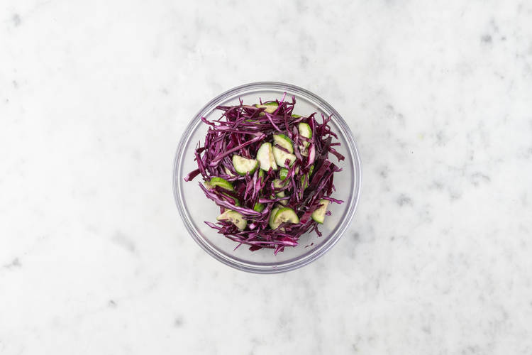 Rodekool-komkommerslaw maken