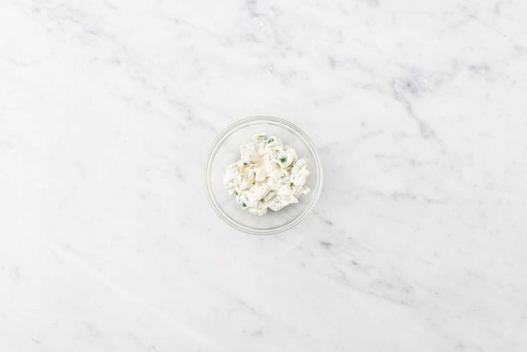 Préparer et mélanger la vinaigrette