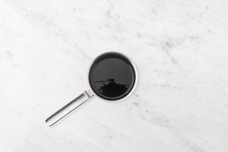 Preparare la glassa di aceto balsamico