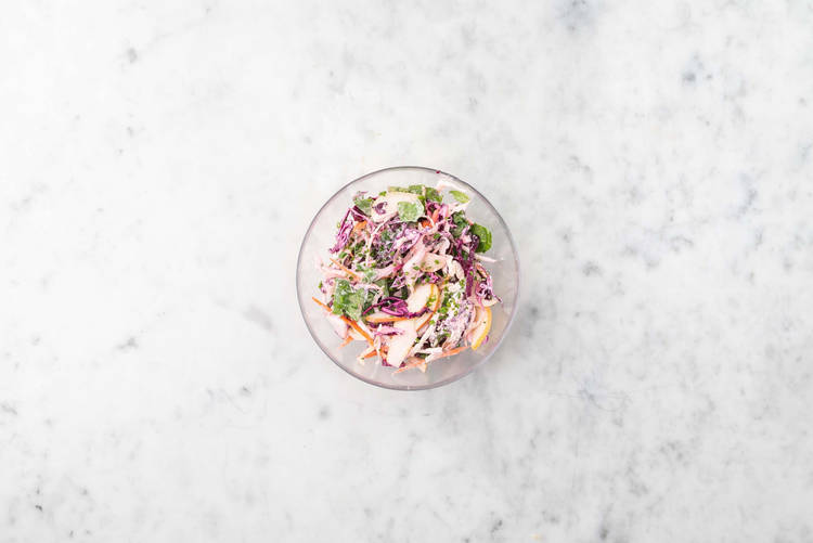 Faire le coleslaw