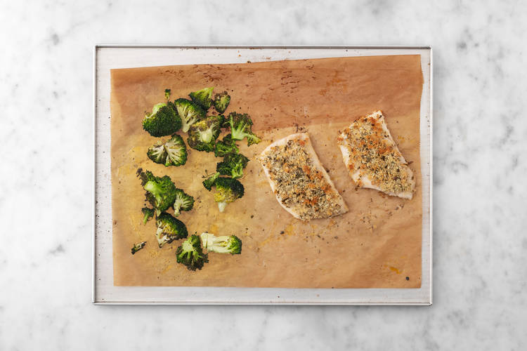 Ugnsstek fisk och broccoli