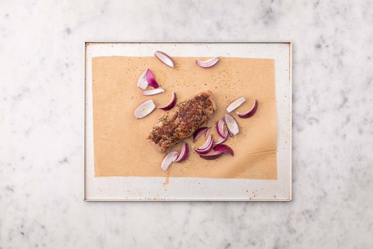 Cuire le porc et les oignons