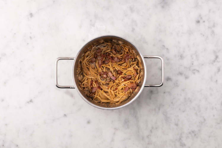 Préparer la sauce et terminer les linguines