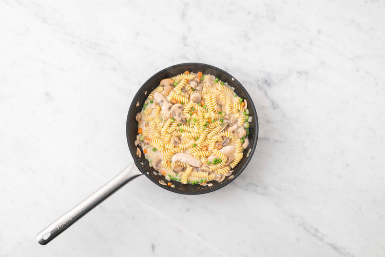 Terminer les pâtes et le poulet