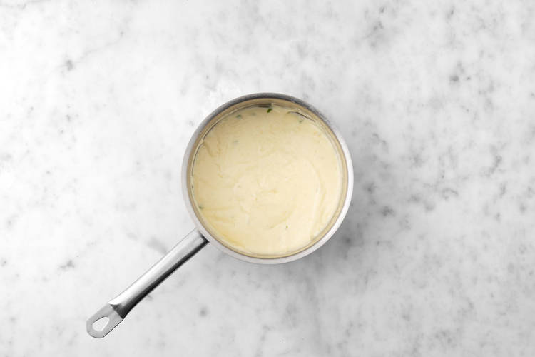 Préparer la sauce au fromage