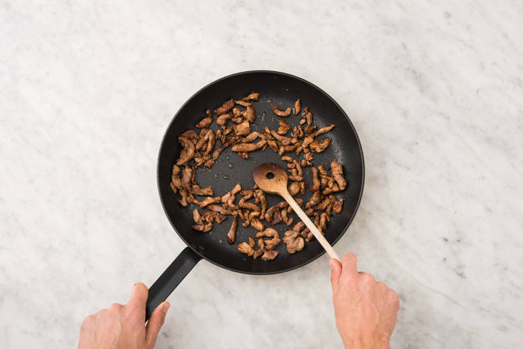 Cuire l'émincé de porc