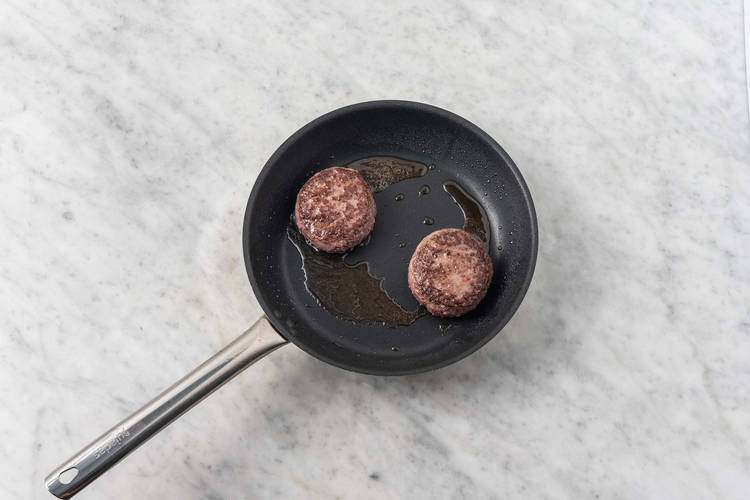 Cuire le steak haché