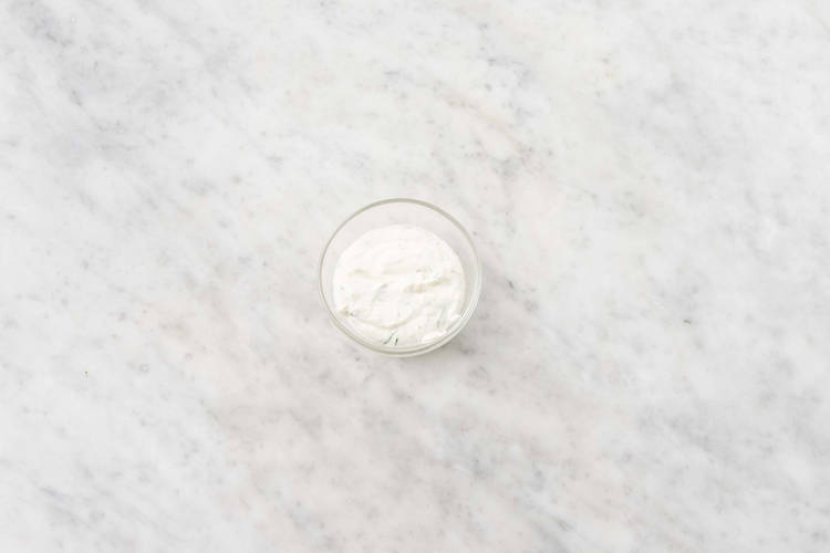 Préparer la sauce au yaourt