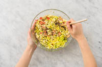 Mélanger le taboulé