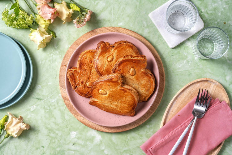 Paashaas gevulde koek