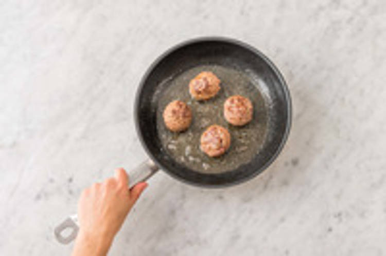 Cuire les boulettes de viande