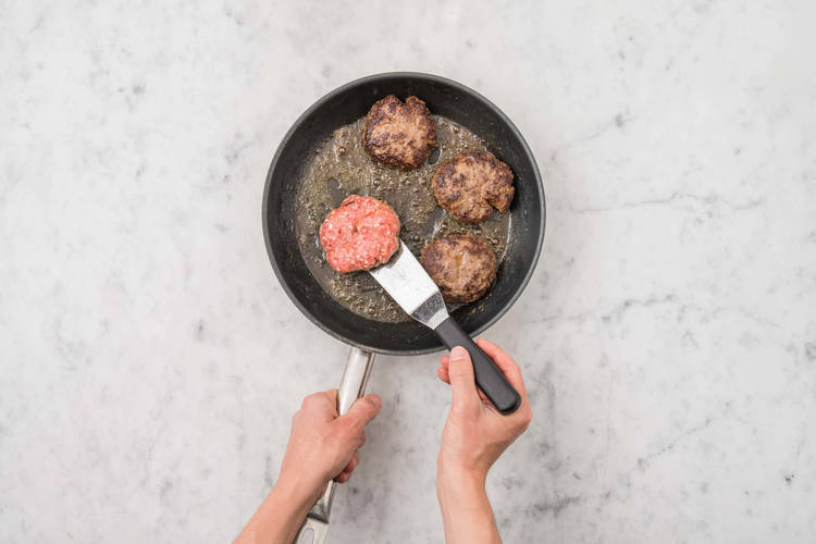 Duitse biefstuk bakken