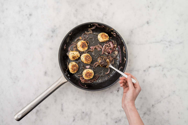 Préparer le jus à l'oignon