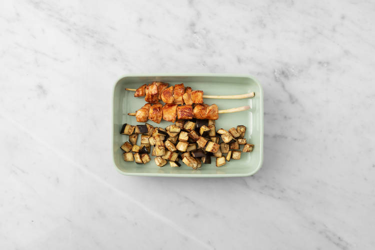 Cocina las brochetas
