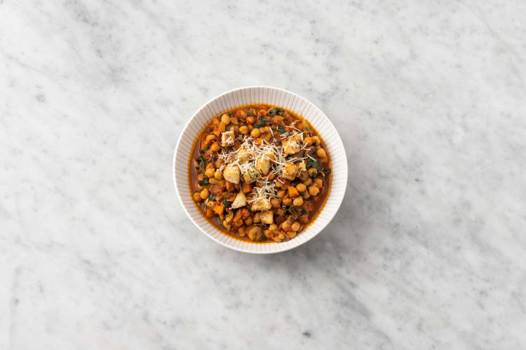 Hornea los picatostes y emplata