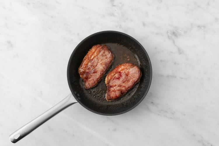 Saltea la carne