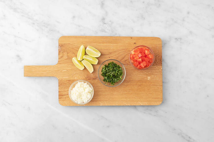 Prepara el pico de gallo