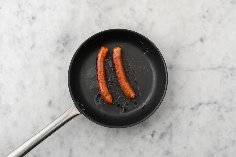Cuire la semoule et les merguez