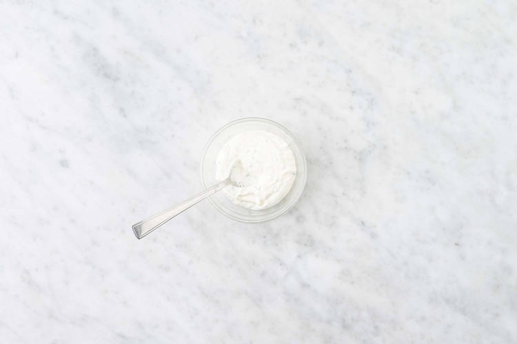 Préparer et mélanger la sauce ranch