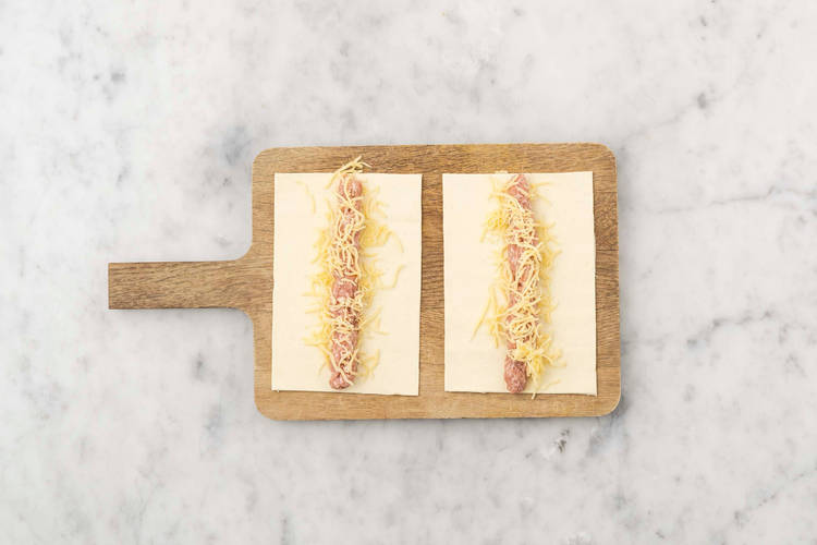 Préparer le pain saucisse