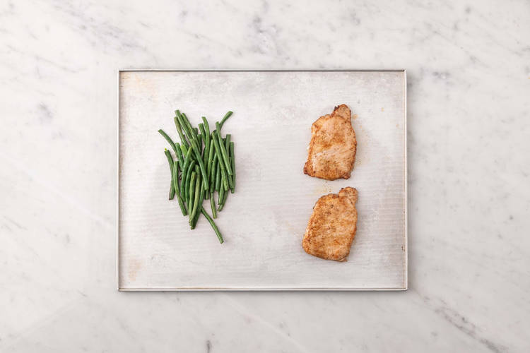 Rôtir le porc et les haricots verts