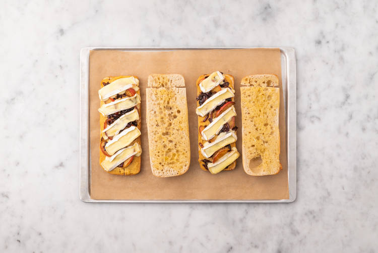 Assembler et griller les sandwichs