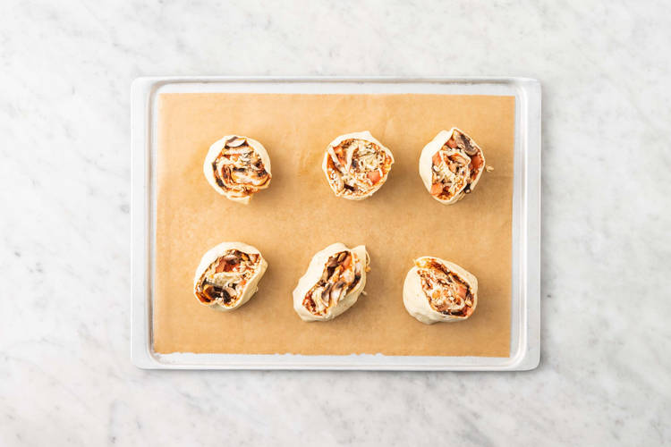 Pizzaschnecken rollen & backen