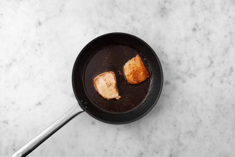 Tillsätt kött