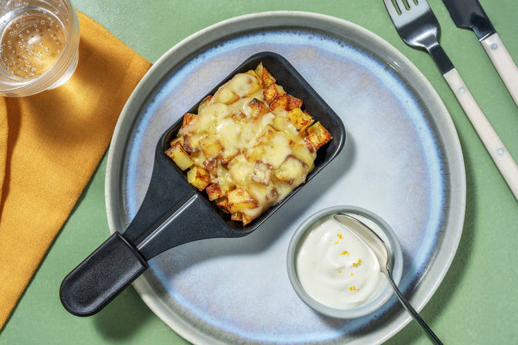 Dés de pommes de terre et fromage à raclette