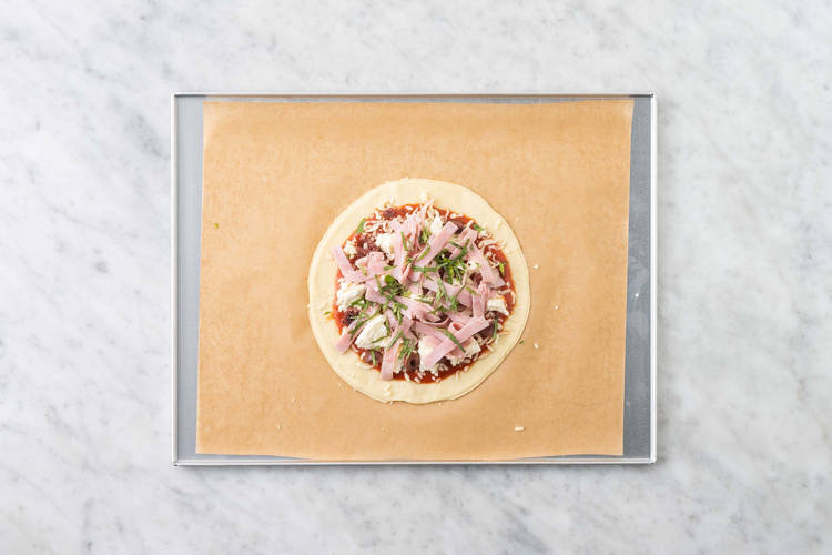 Garnir le pain-pizza