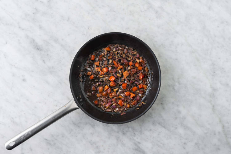 Make tomato-onion jam