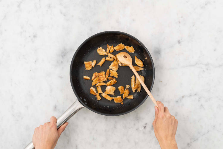 Vegetarische kipstukjes bakken