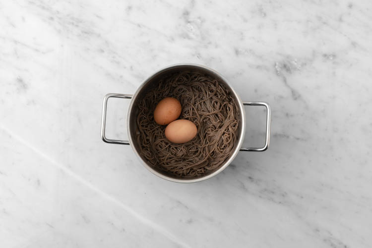 Cuire œufs et soba
