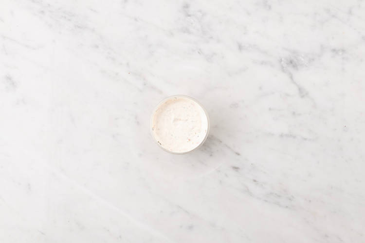 Preparare la salsa allo yogurt