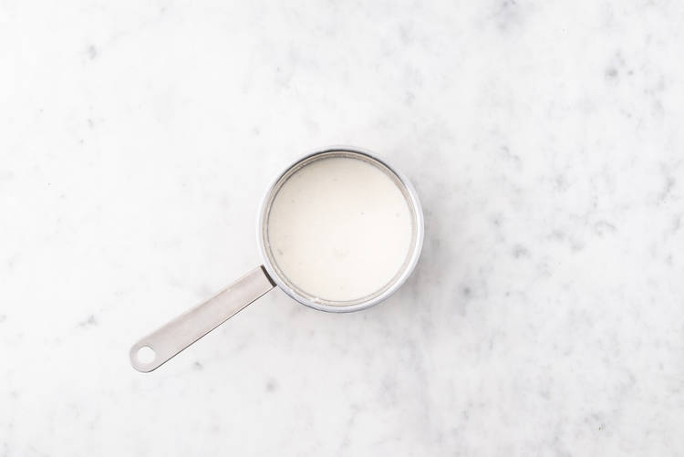 Preparare la crema e condire l'insalata