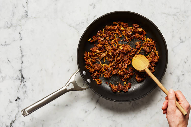 Cook Onion & Beef