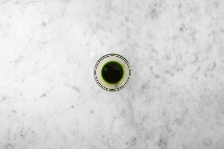  Prepara el aceite de albahaca