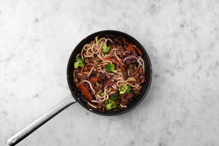 Stek grønnsaker og bland sammen