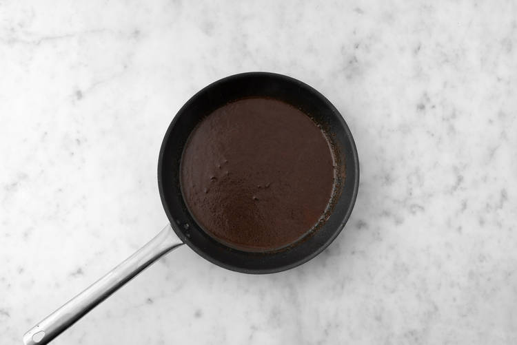 Start apricot-balsamic sauce