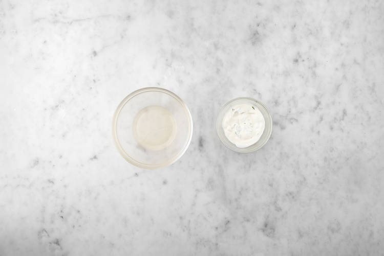 Faire la vinaigrette à la menthe