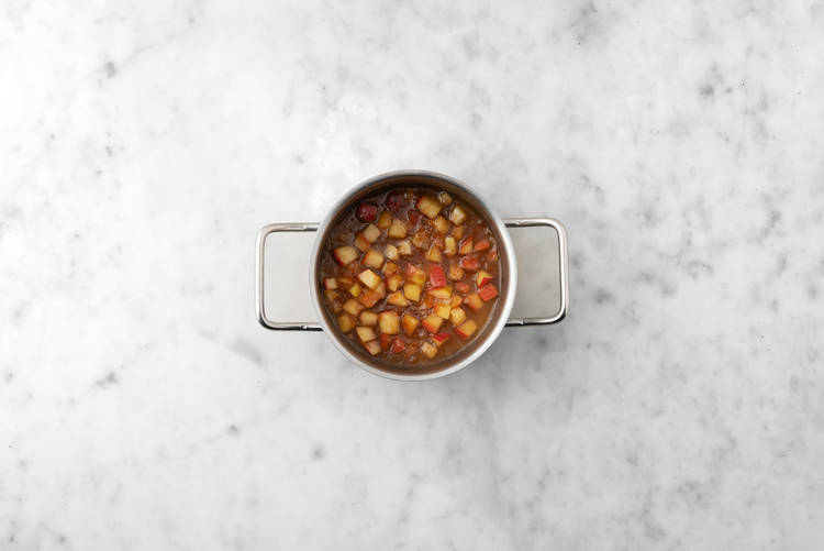 Cuire le chutney et glacer la dinde