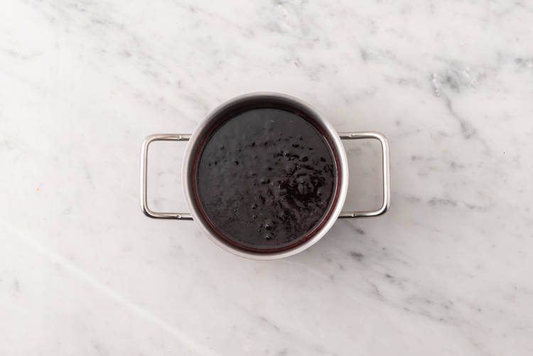 Préparer la sauce BBQ aux bleuets